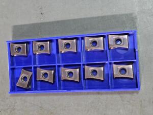 DESCRIPTION: (10) CARBIDE MILLING INSERTS BRAND/MODEL: SUMITOMO LNMX17080PNSR-G APC200 RETAIL$: $423.00 QTY: 10