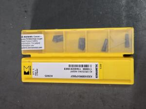 DESCRIPTION: (20) CARBIDE GROOVING INSERTS BRAND/MODEL: KENNAMETAL A3G0400M4SP08DF KC5025 RETAIL$: $402.20 QTY: 20