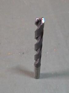 DESCRIPTION: (2) SOLID CARBIDE TAPER LENGTH DRILL BIT BRAND/MODEL: EMUGE TA223344.0794 SIZE: 5/16" DIA RETAIL$: $254.89 QTY: 2
