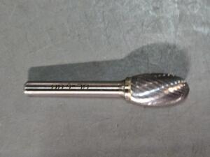 DESCRIPTION: (4) SOLID CARBIDE OVAL BURRS BRAND/MODEL: WESTWARD 19D709 SIZE: 1/2 X 7/8" HEAD 1/4" SD RETAIL$: $127.24 QTY: 4