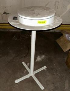 ROTATING CAKE STAND