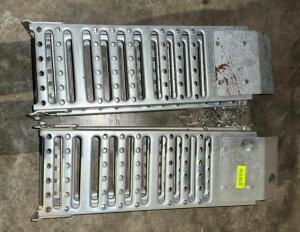 ONE PAIR OF FOLDING LOADING RAMPS