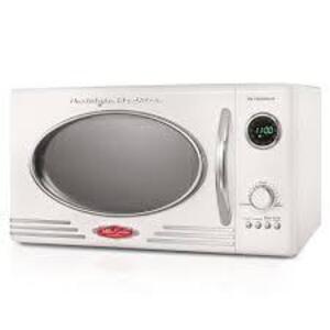 DESCRIPTION: (1) RETRO COUNTERTOP MICROWAVE BRAND/MODEL: NOSTALGIA INFORMATION: WHITE RETAIL$: $114.70 SIZE: 0.9 CU FT QTY: 1