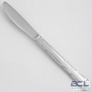 DESCRIPTION: (1) BAG OF APPROX (48) DINNER KNIVES BRAND/MODEL: WALCO #6ARP0 INFORMATION: STAINLESS STEEL, SILVER SIZE: 8-5/8" RETAIL$: $50.00 TOTAL QT