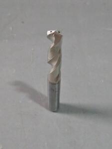DESCRIPTION: (2) SOLID CARBIDE SML DRILL BIT BRAND/MODEL: SECO SD203-0800-027-08R1-MS SIZE: 8mm DIA 27mm DEPTH RETAIL$: $360.36 QTY: 2