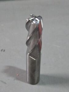DESCRIPTION: (1) CARBIDE CORNER RADIUS END MILLS BRAND/MODEL: FULLERTON 33802 SIZE: 5/8" DIA R.1250 RETAIL$: $201.98 QTY: 1
