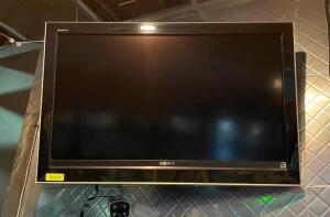 SONY BRAVIA 40" FLAT SCREEN TV W/ WALL MOUNT