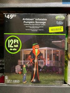 LARGE INFLATABLE PUMPKIN SCROOGE. 12 '