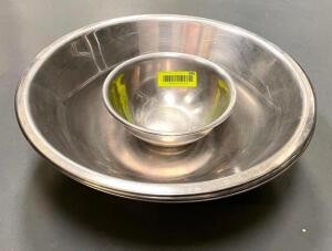 (4) ASSORTED STAINLESS MIXING BOWLS.