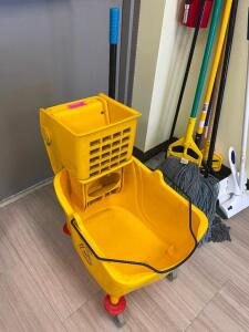 MOP BUCKET W/ ASSORTED CLEANING SUPPLIES.