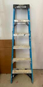 6' FIBERGLASS STEP LADDER