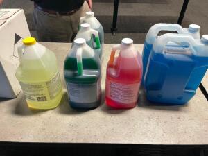 (1) GROUP OF ASSORTED CLEANING SUPPLIES